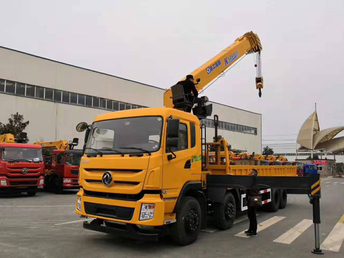 徐工吊機16噸東風(fēng)特商前四后八隨車吊