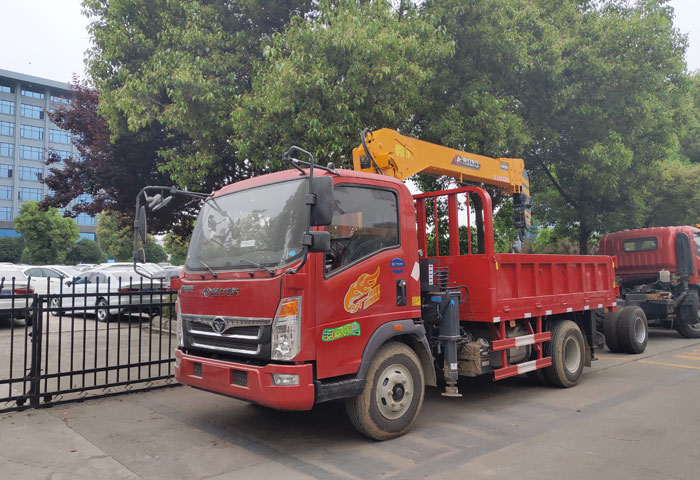 程力吊機(jī)5噸重汽豪曼隨車吊